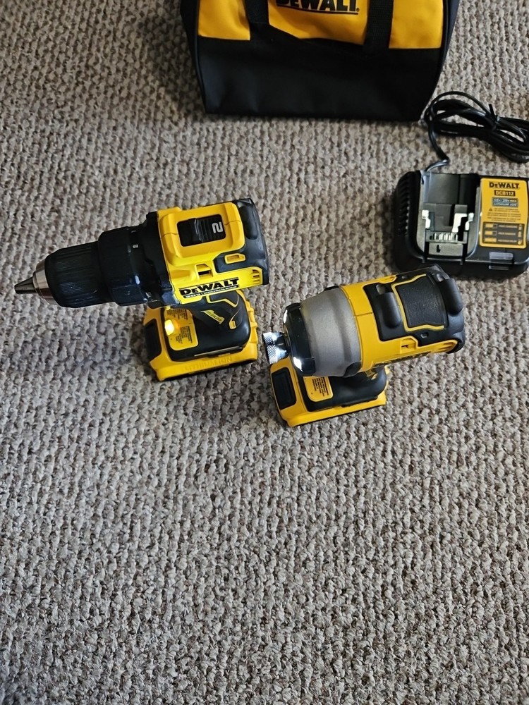 DeWalt DCK225D2 ATOMIC 20V MAX Brushless 2 Tool Combo Kit