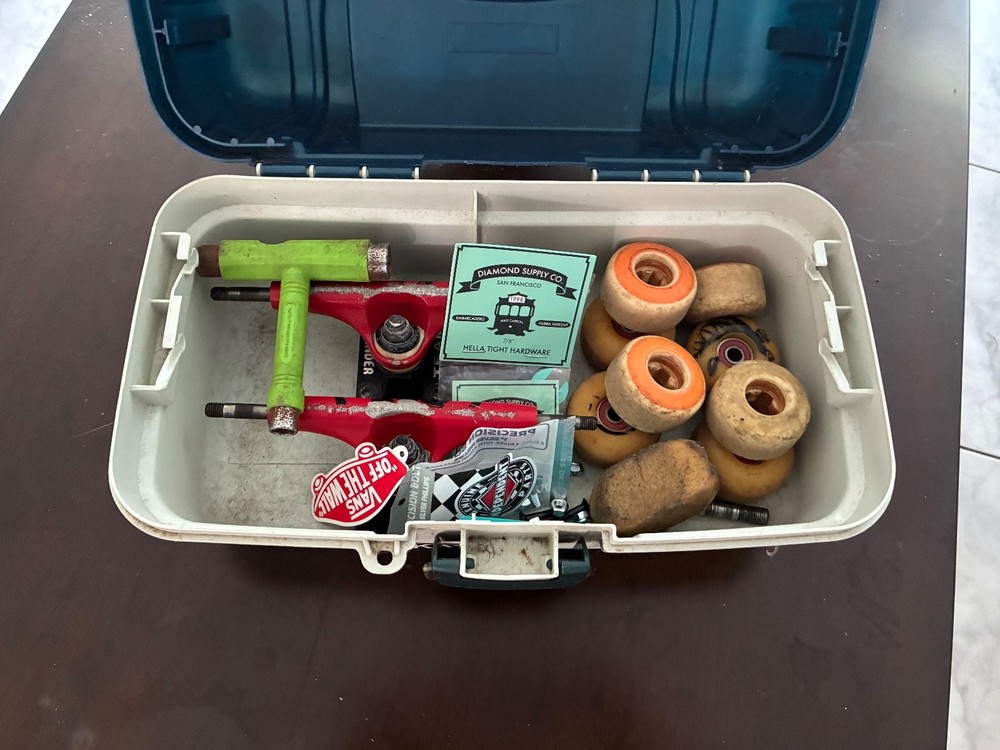 skateboard equipment with case