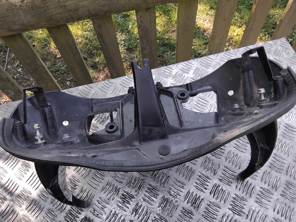 Triumph T595 995i Daytona Front Fairing Support Bracket