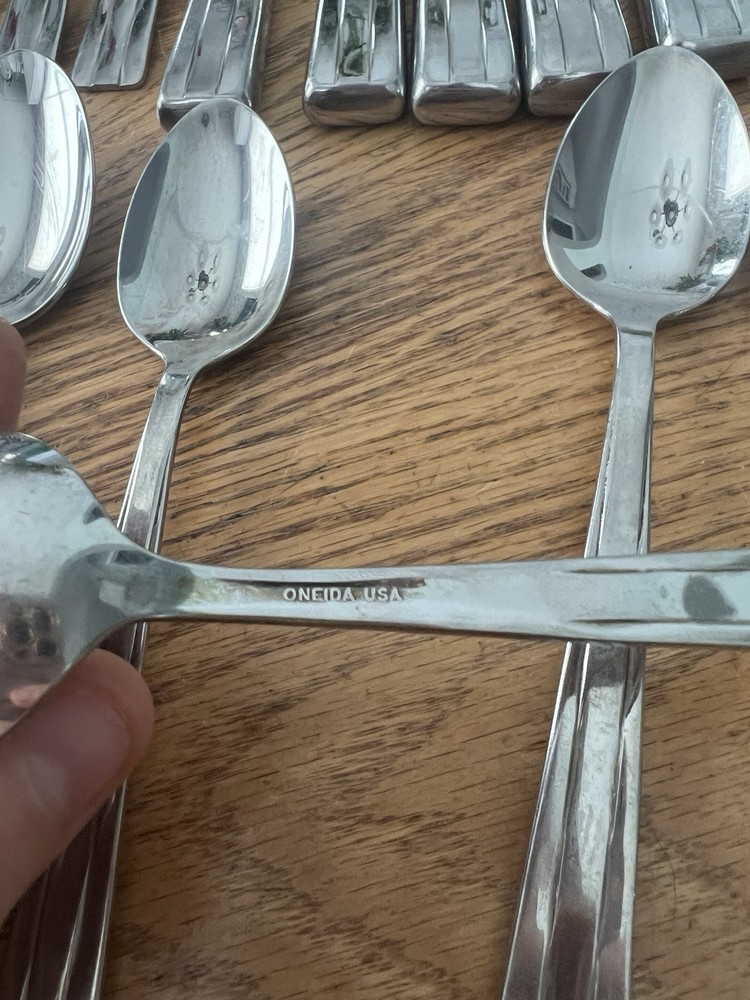 Oneida CAMDEN Stainless Flatware 32 piece set lot Dinner Forks & Spoons