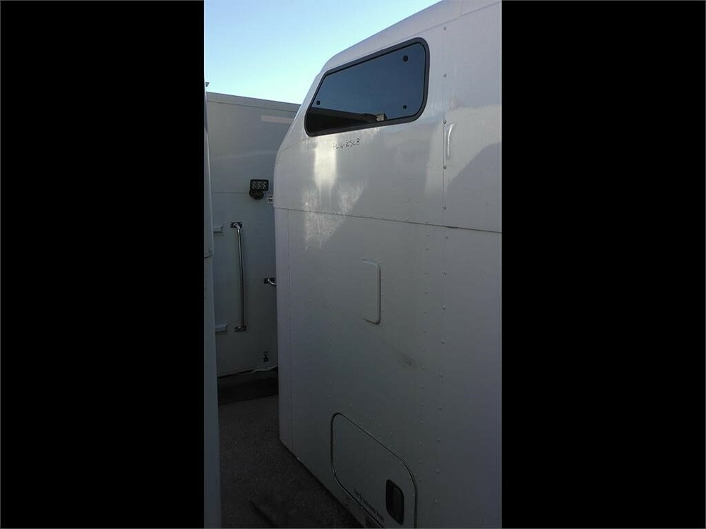 2013 Kenworth 70" AeroCab Sleeper