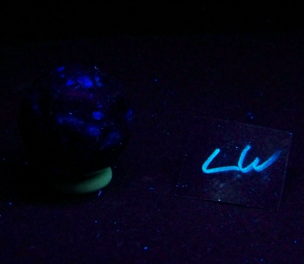 Fluorescent Sphere of Fluorite 35mm 4354