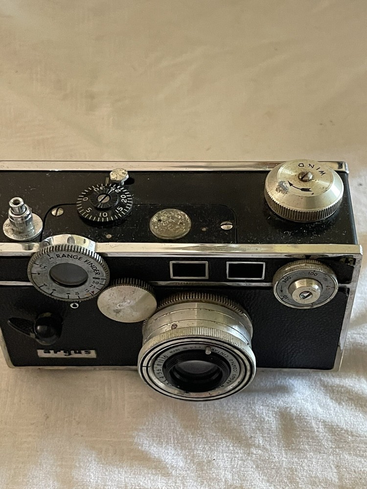 VINTAGE 1950s ARGUS C3 CAMERA WITH CASE Untested