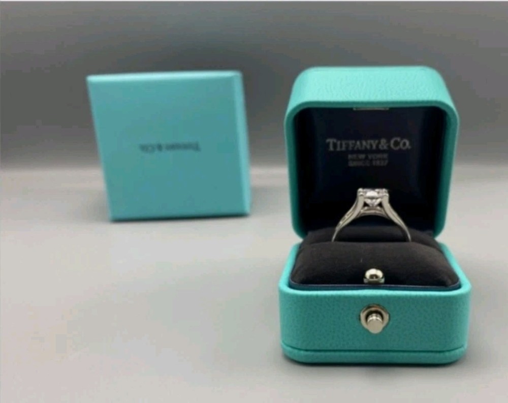 100% Authentic Tiffany & Co Engagement Ring Box + Outer Box+Ribbon