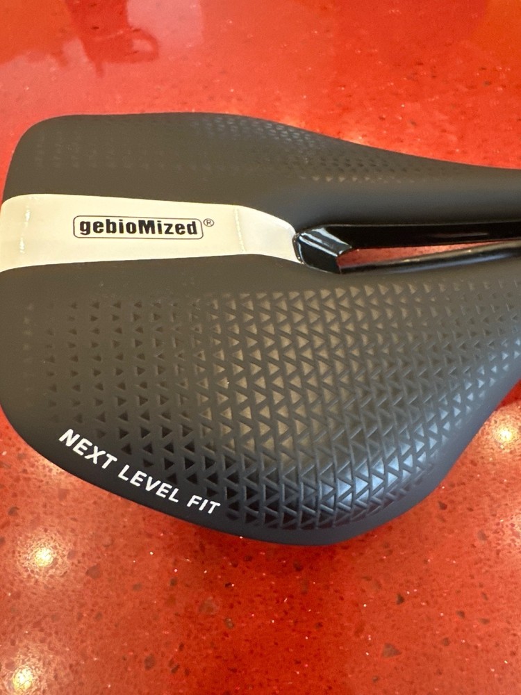 gebiomized Sleak 135mm Channel Black/White