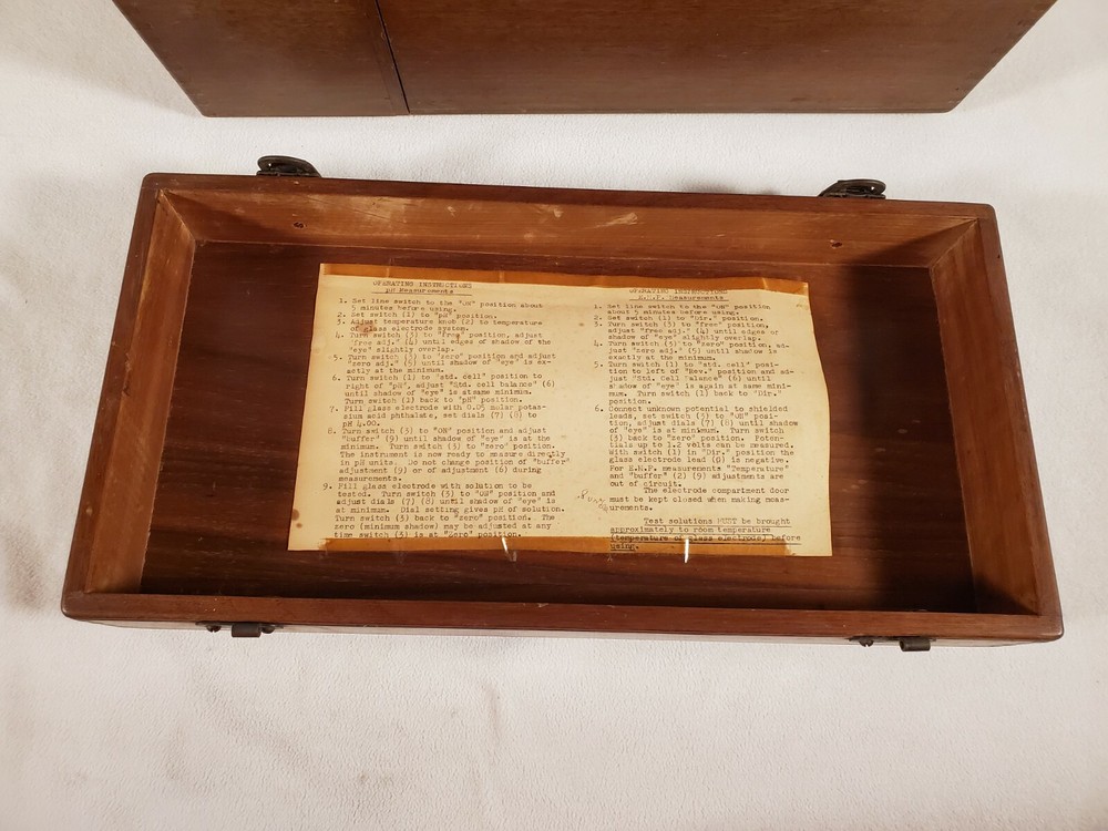 Vintage Cambridge Instruments PH Analyzer ~ Scientific Chemistry ~ Walnut Case