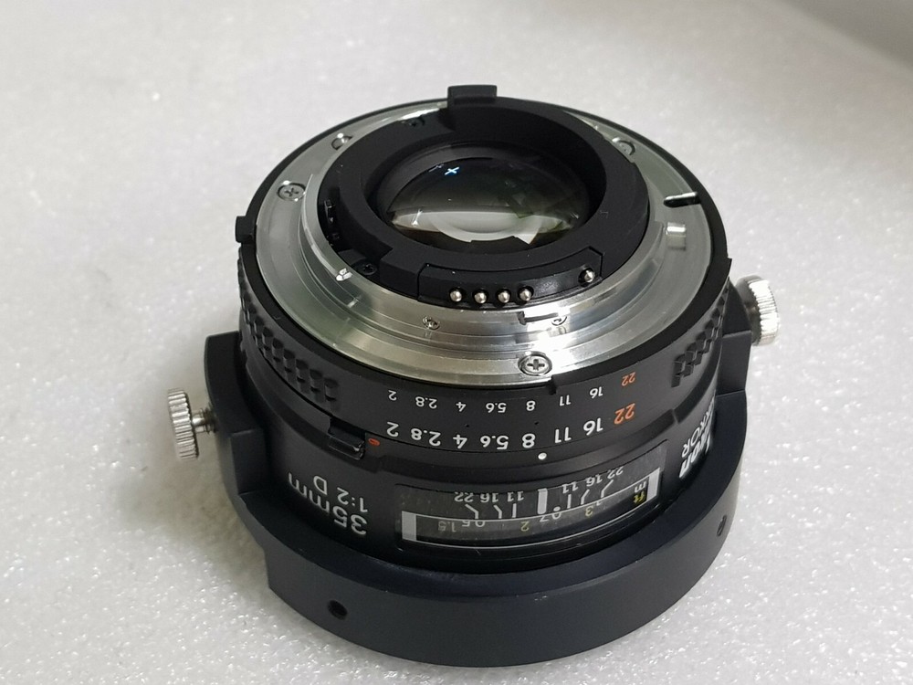 Nikon AF NIKKOR 35mm 1:2 D CAMERA Lens