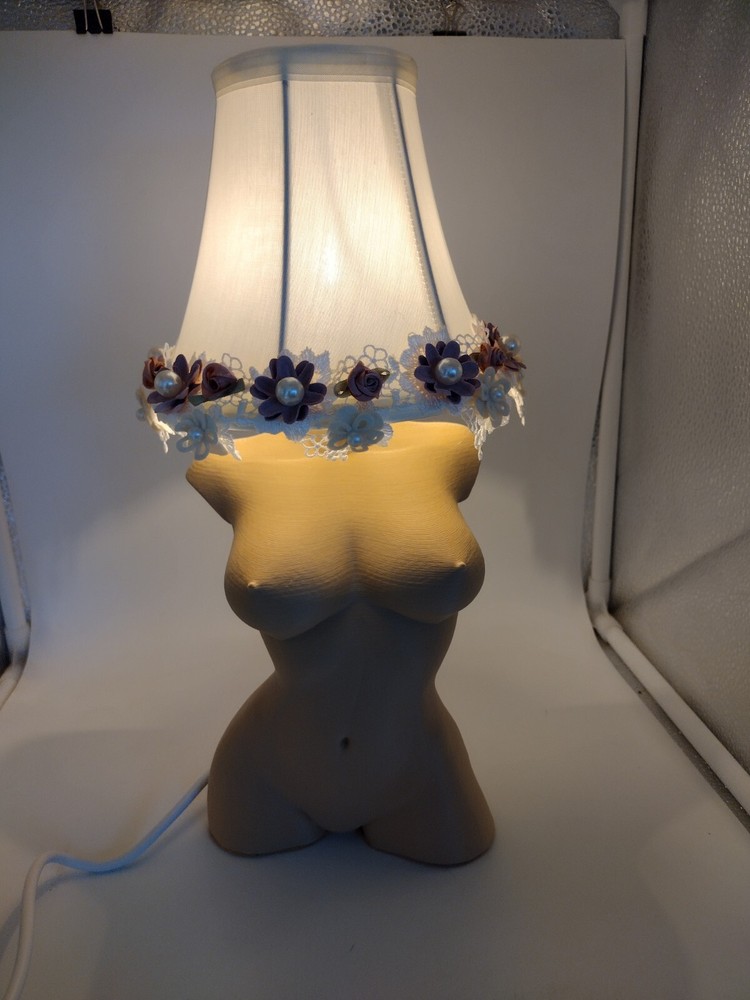 Female Torso NL - 3d Printed Paintable Lamp / Nightlight