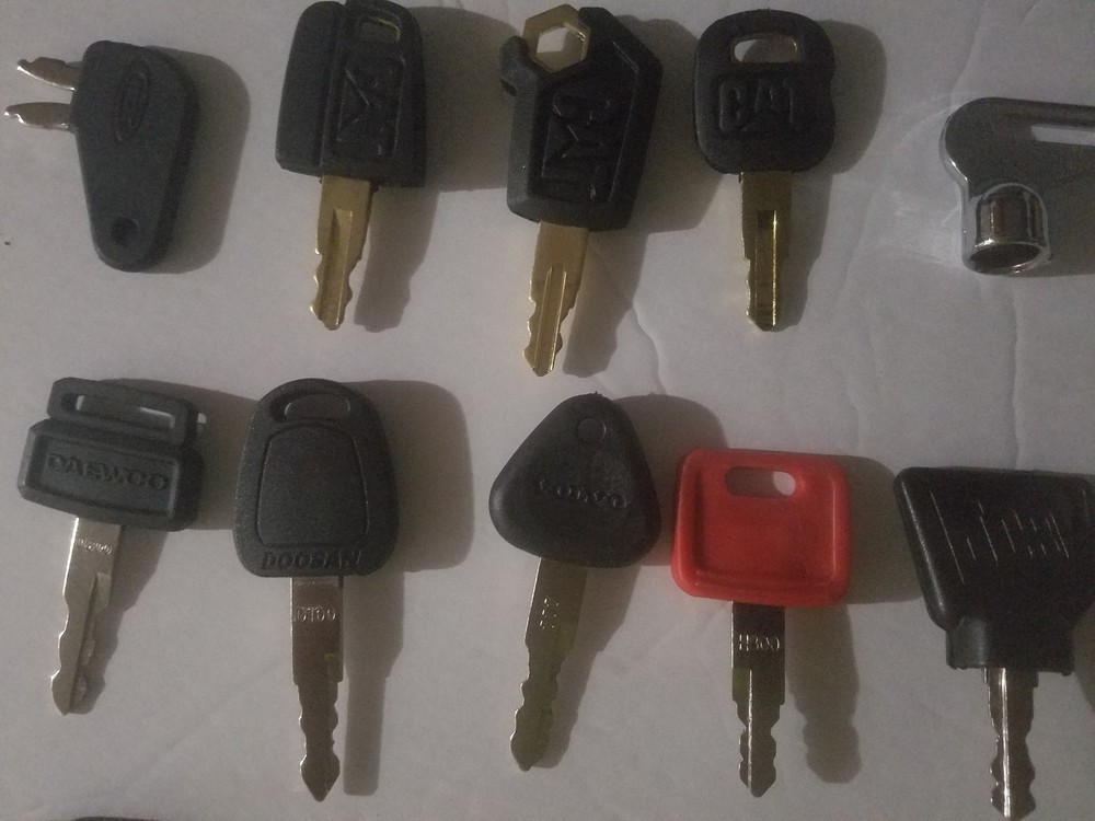 (21) Heavy Equipment Operator Keys Supervisor Keys Construction Key