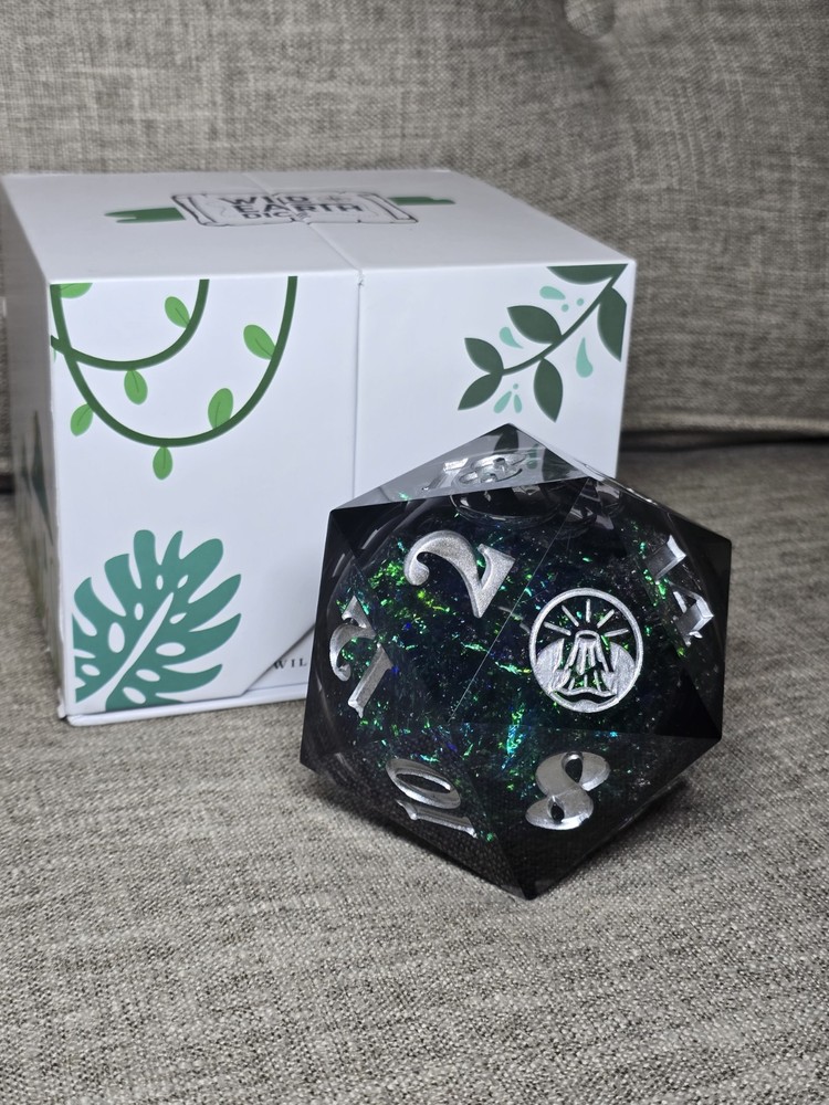 Wild Earth Dice Chunk D20 85mm New, Liquid Core