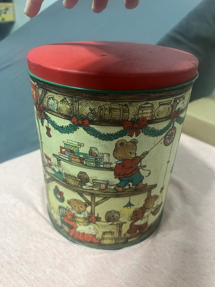 BEAUTIFUL CHRISTMAS EDITION TIN