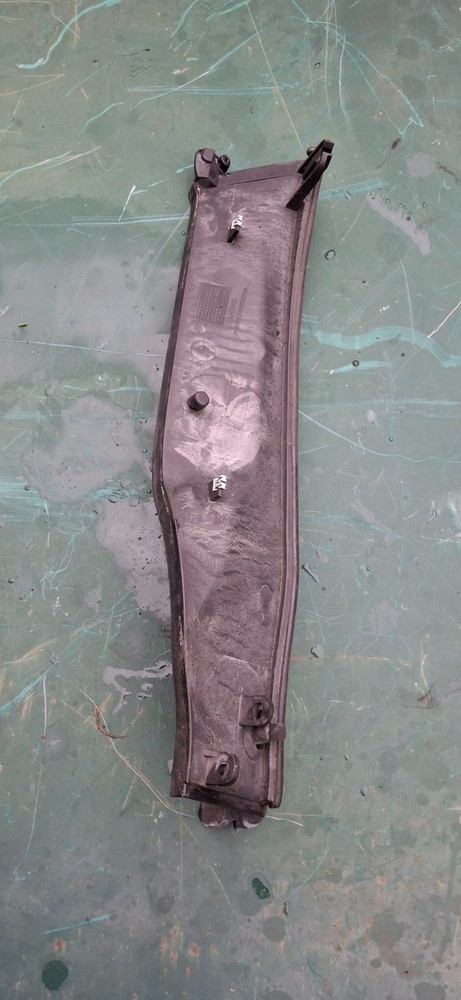 64316925973 2004-2012 BMW 328i E90. LEFT FRONT HEATER PANEL