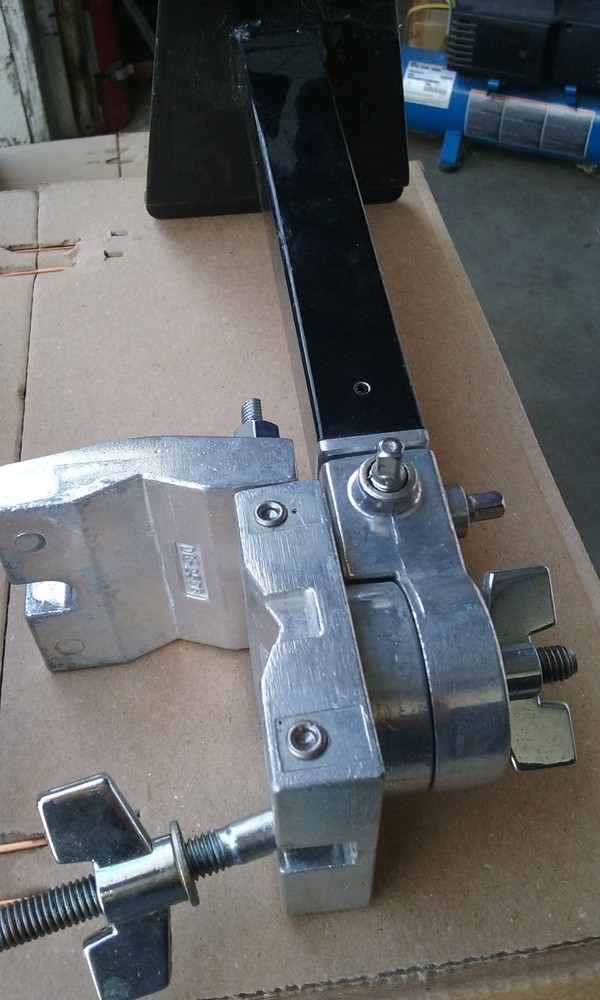 INGLES METAL HANGER DC-257B