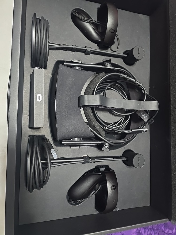 Meta Oculus Rift VR Headset- Black W Extra Sensor And Cables