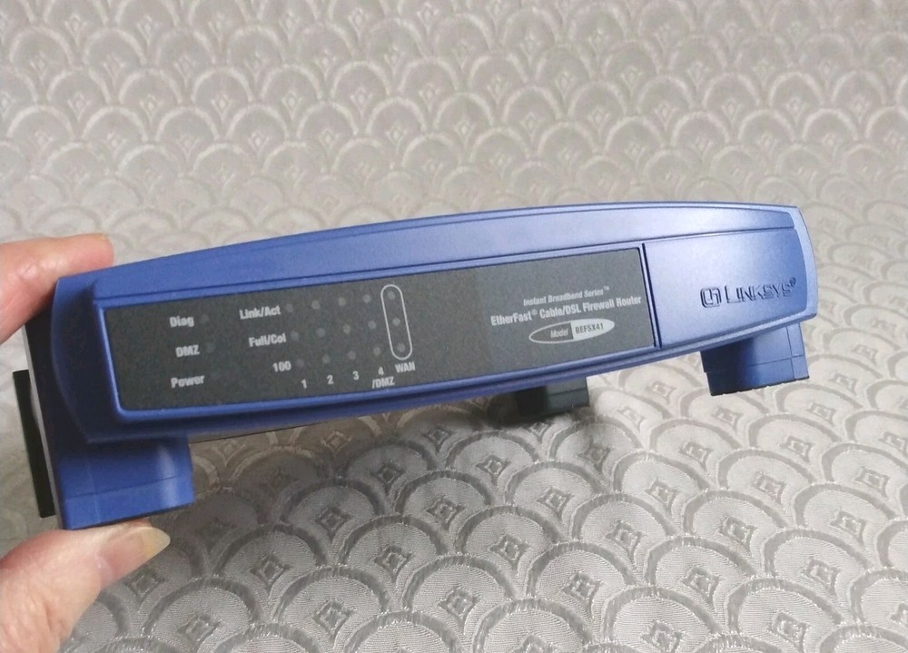 Linksys Instant Broadband Series EtherFast Cable / DSL Firewall Router UNUSED
