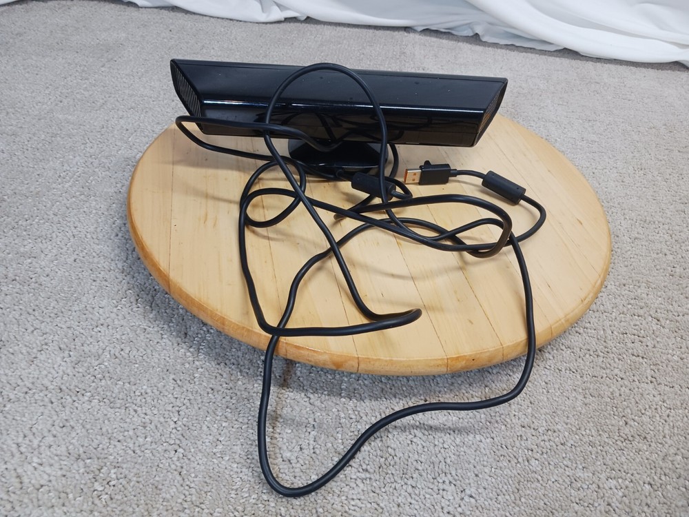 Microsoft 1414 Xbox 360 Kinect Sensor Bar Camera Only Black Used