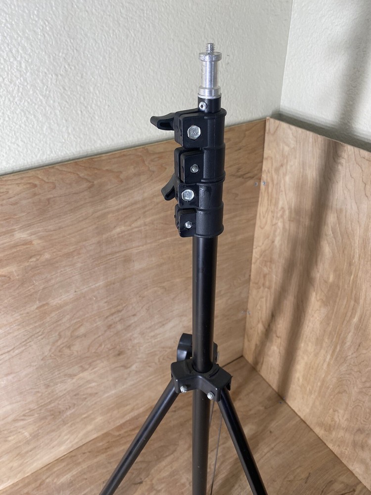 Light Stand Tripod 6ft (max size)