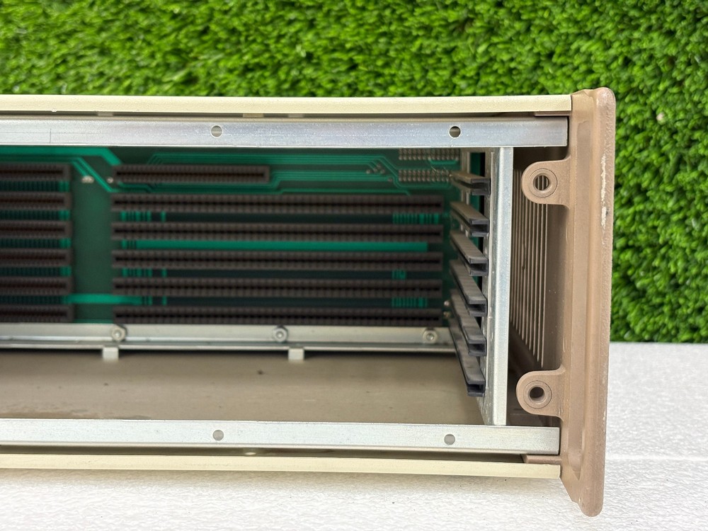 UNTESTED Applied Microsystems 750-10000-01 Chassis Backplane Rackmount Enclosure