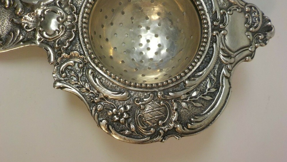 Continental .800 Silver Tea Strainer, Repousse Design, c. 1900, 58 grams