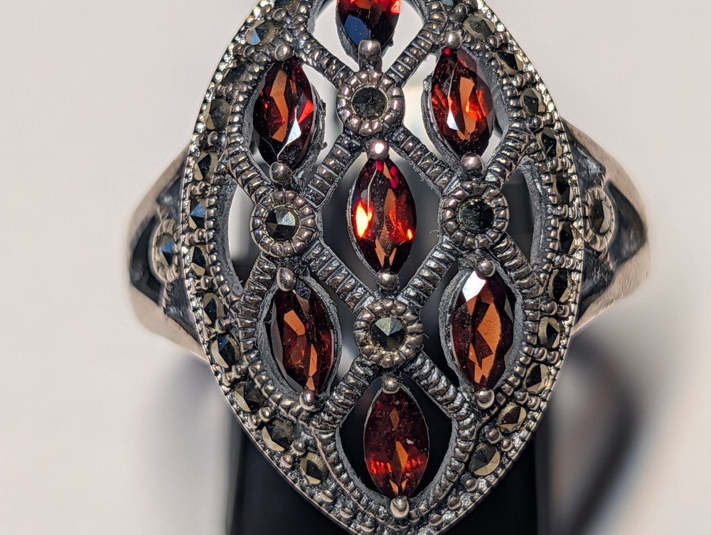 STERLING SILVER GARNETS RING SIZE 10 HALLMARKED 925