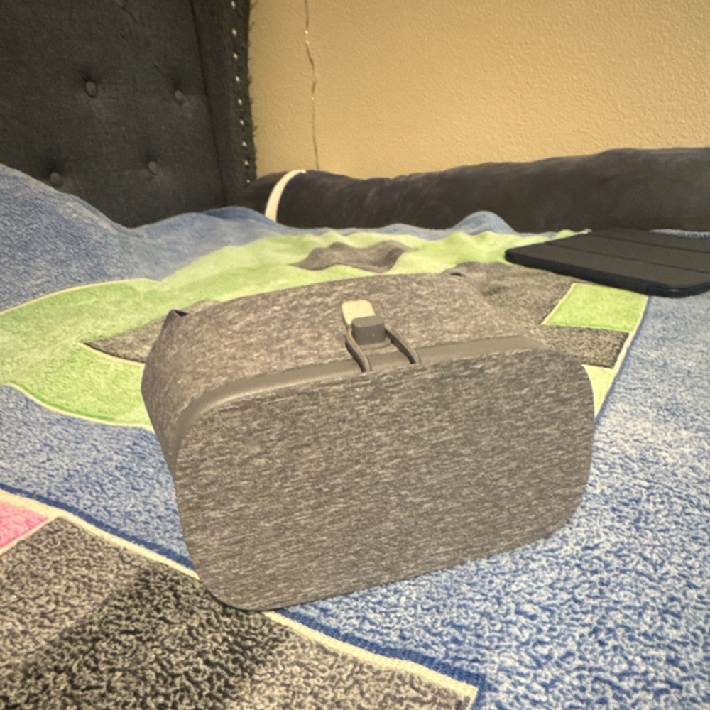Google Daydream View Gray Smartphone VR Headset with Controller Fabric & Plastic