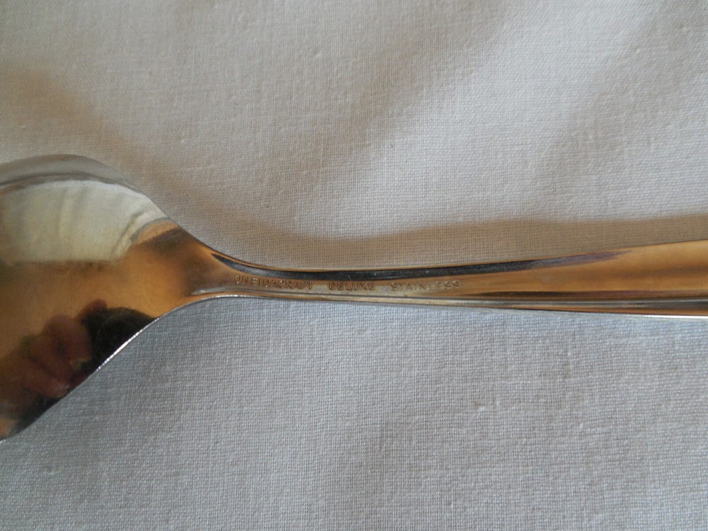 Oneida craft deluxe stainless flatware Textured 35 pcs