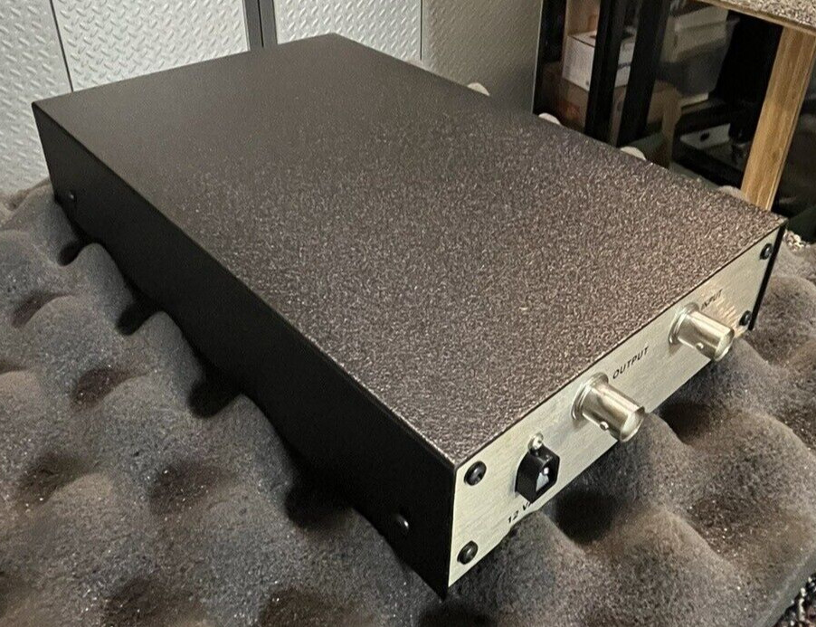 (1) PELCO EA2000 HALF-DUPLEX EQUALIZING AMPLIFIER. NOS/NIB.