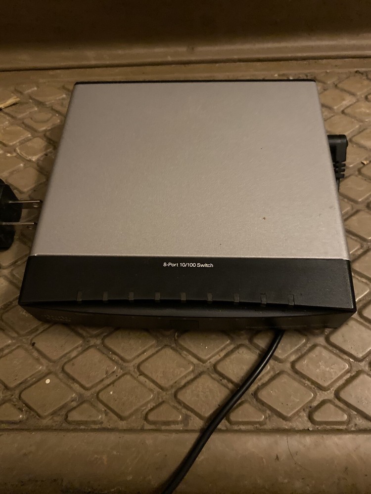8-port 10/100 Switch Cisco Router