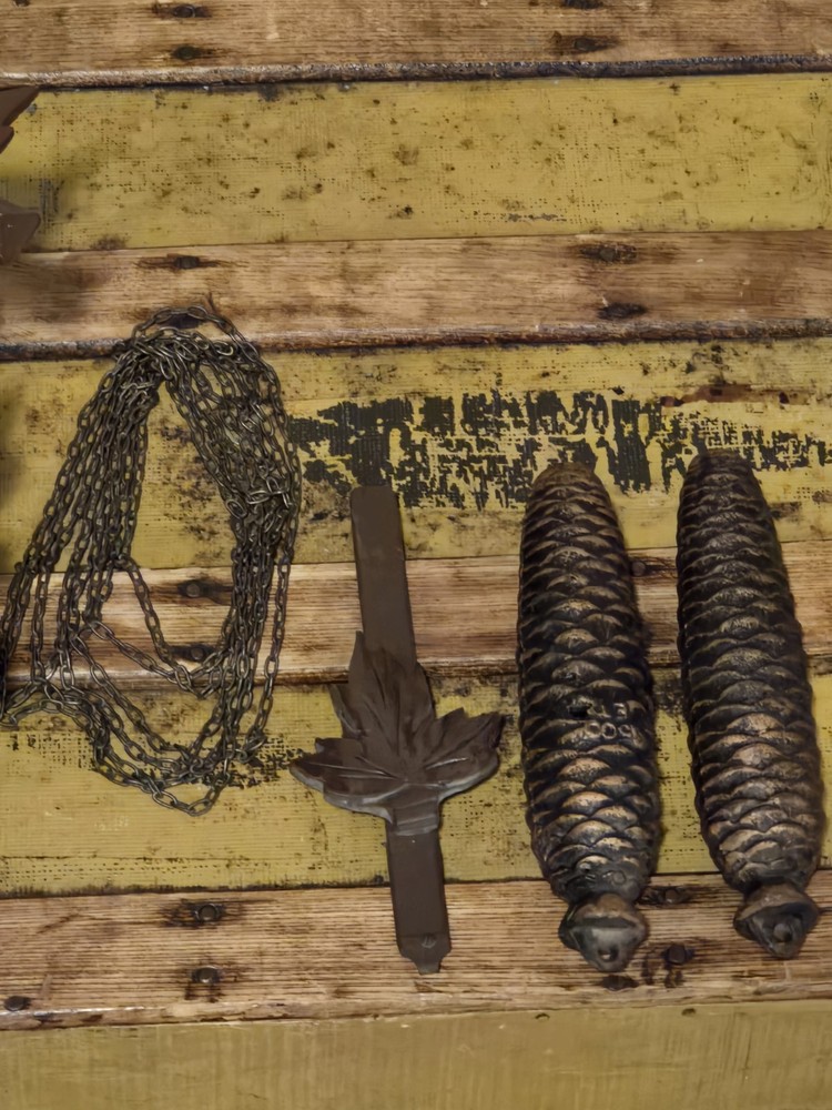 Vintage Black Forest Cuckoo Clock – Runs & Cuckoos – Complete With Weights