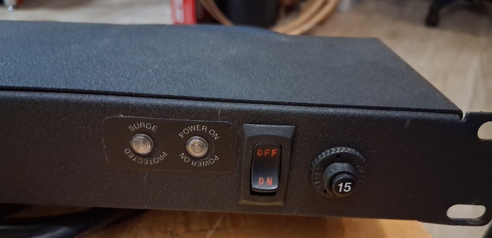 Geist Rack Mount 10 Outlet 20A Surge Protector SP104-1025 E76064