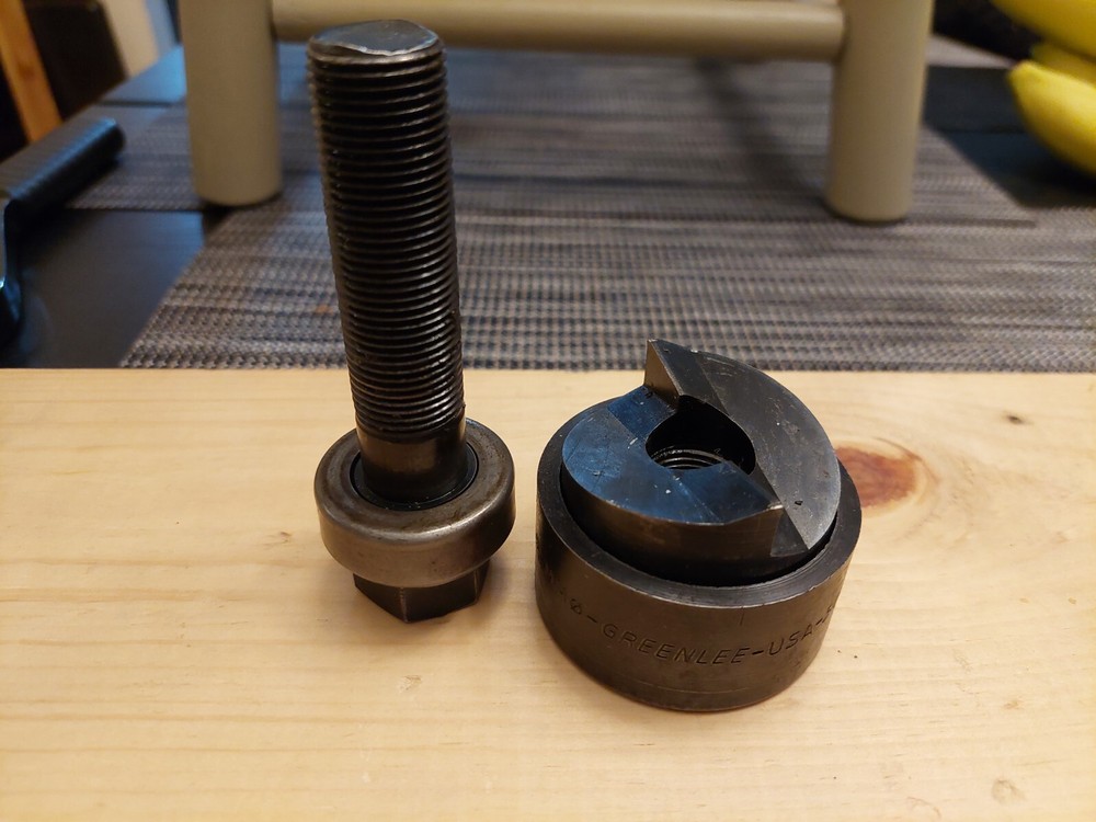 GREENLEE 1-1/2" CONDUIT KNOCKOUT PUNCH + DIE SET