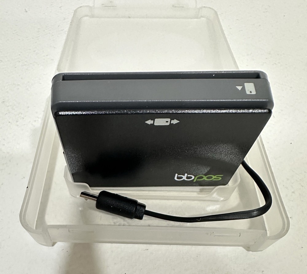 New BBPOS Chipper Bluetooth Card Reader 2AB7X Black w/ Case Cord Strap
