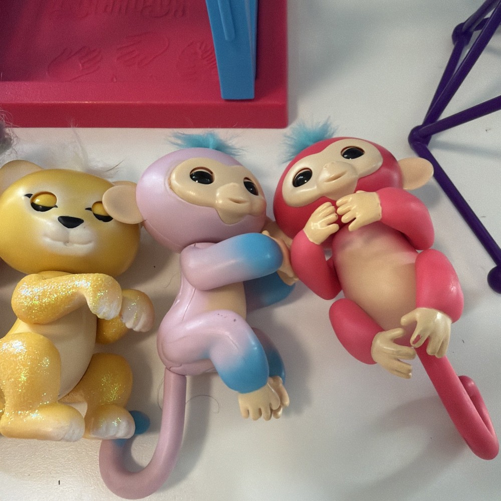 Fingerlings Monkey Bars Playset with 5 Large Working