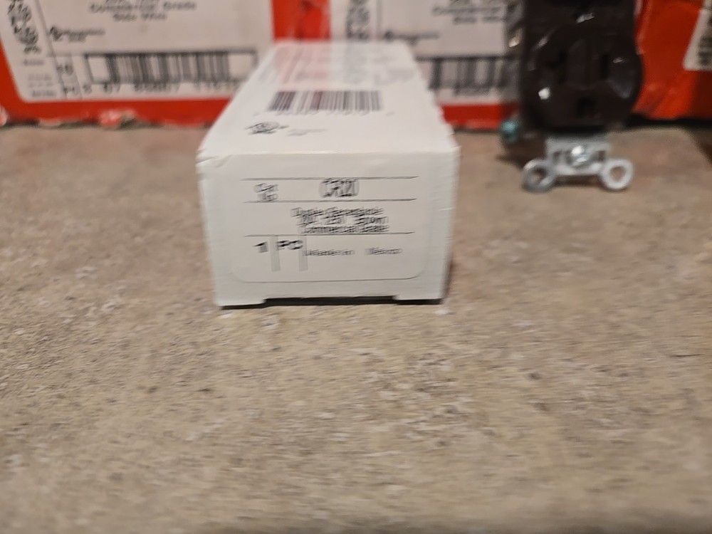 legrand 20aReceptacles& Plates Bulk Lot