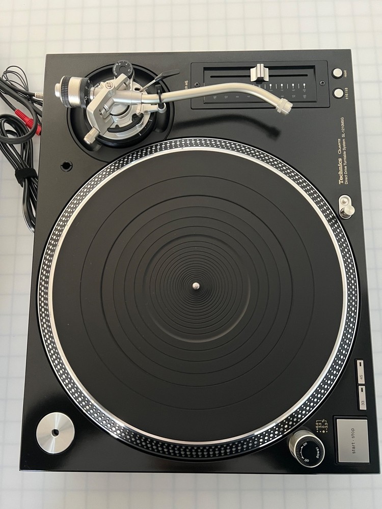 Technics SL-1210 M5G Grand Master (Pair) - With Odyssey Flight Cases (Pair)