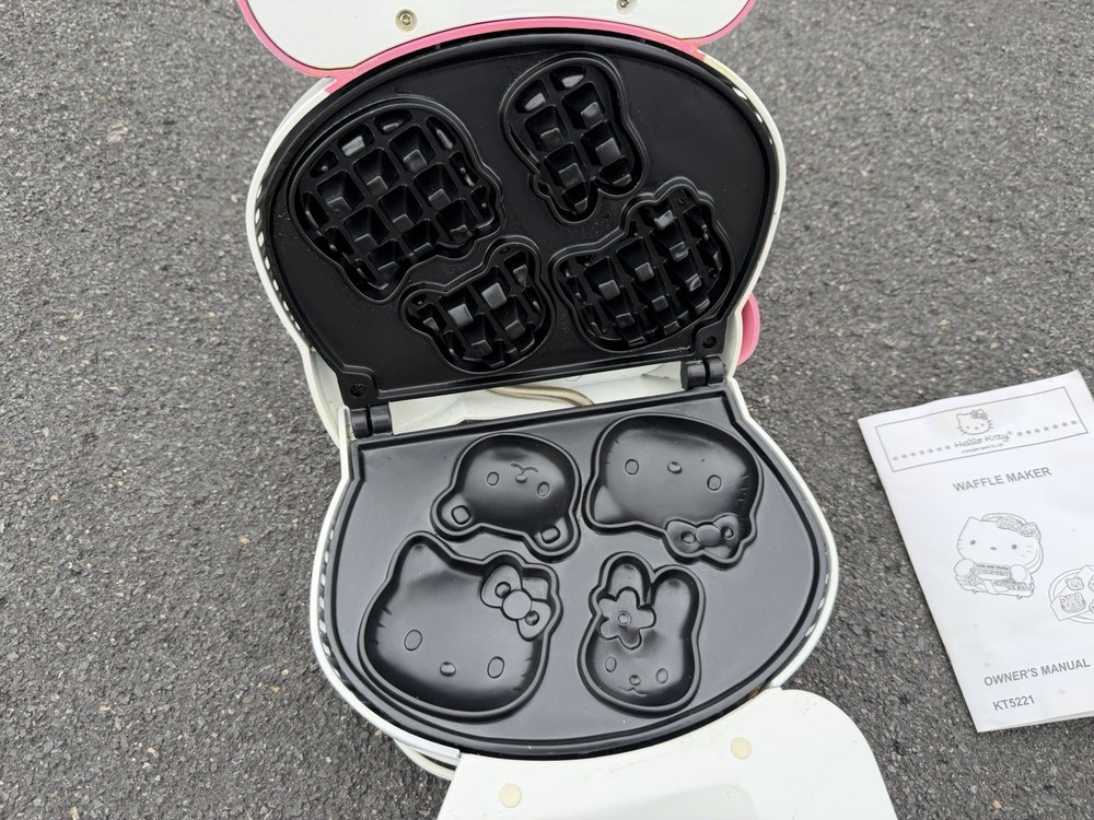 Hello Kitty Waffle Maker KT5221 Sanrio 2004 Tested Works