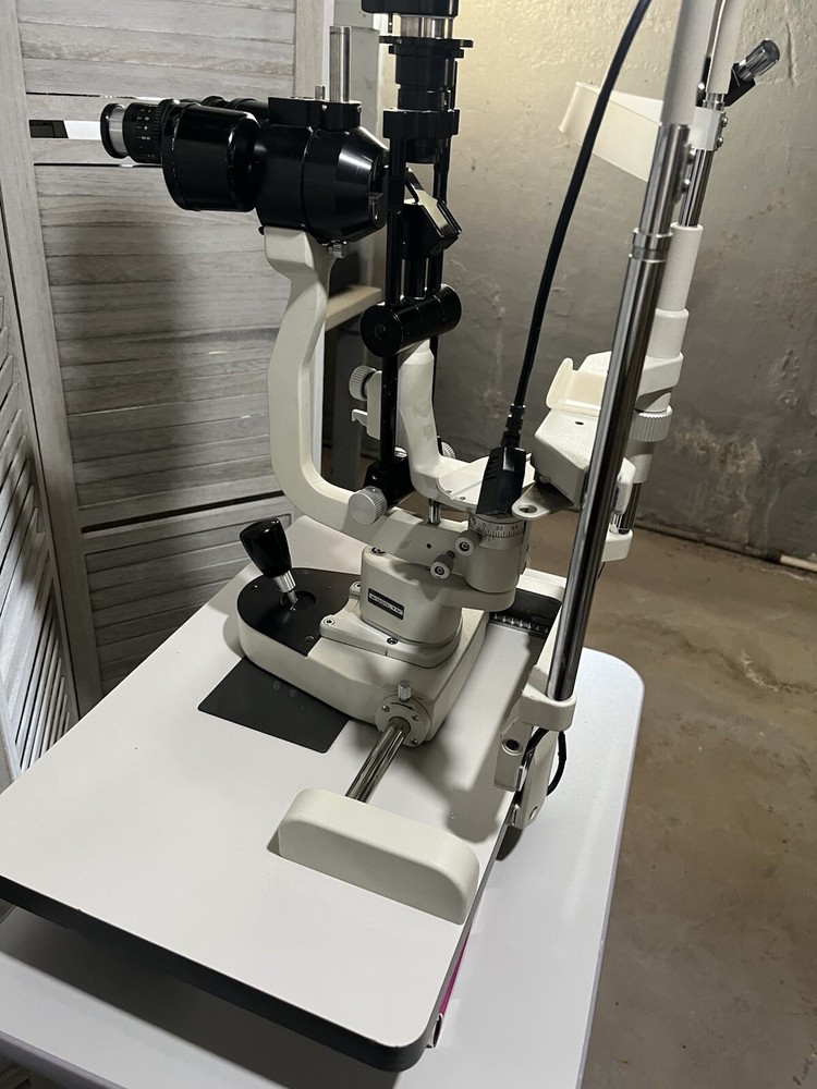 Woodlyn Slit lamp Topcon optics good Function