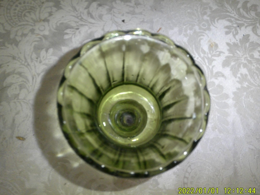 GREENGLASS PEDASTAL PLANTER