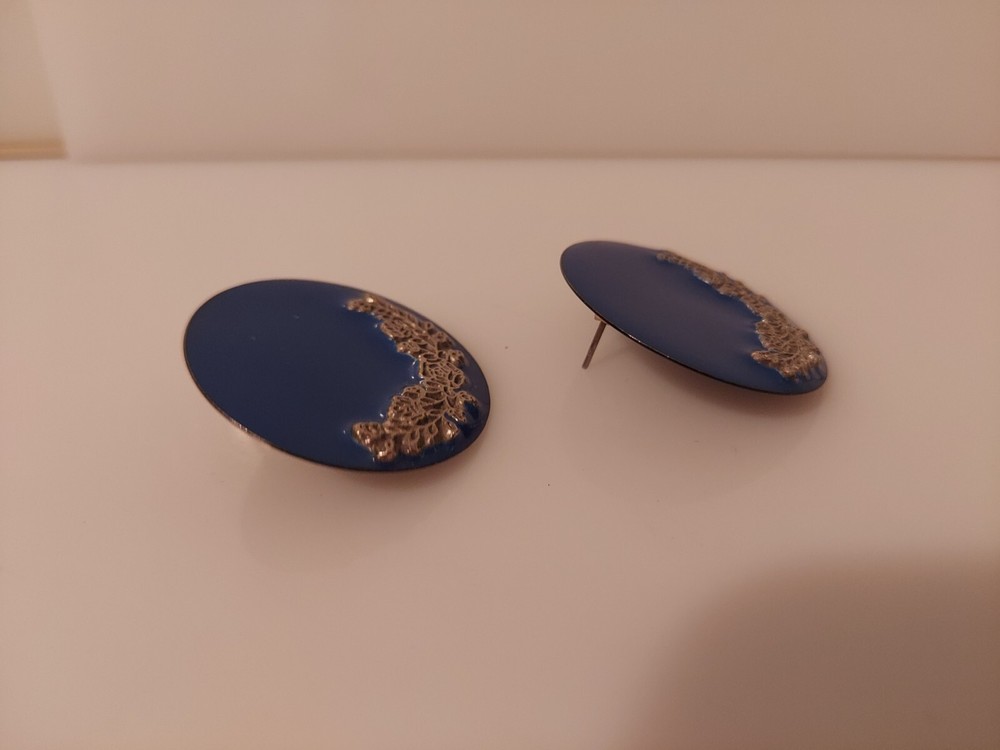 blue disk earrings 1 3/8" diameter with silverone flower leaf design posts