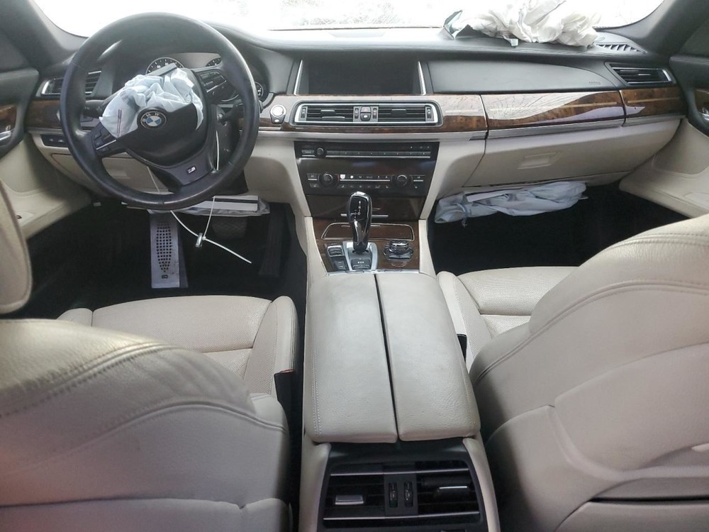 740I 2013 Glove Box 4648232