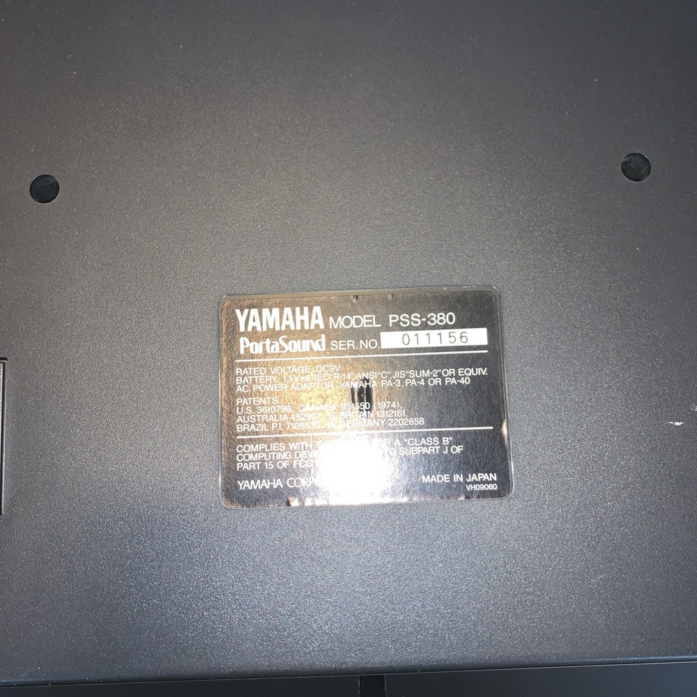 Yamaha Portasound PSS-380 Keyboard with box