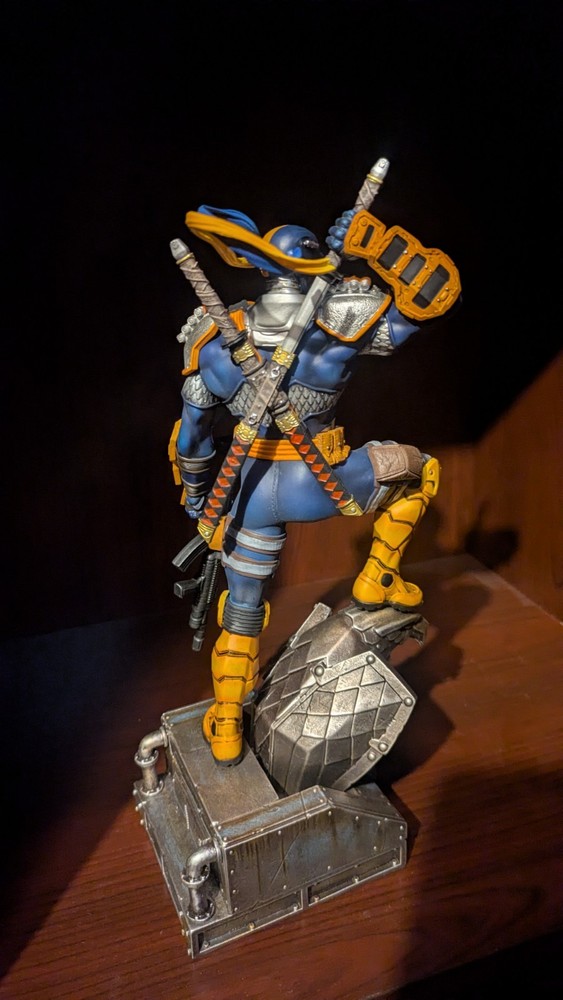 Iron Studios Deathstroke 1:10 Scale Statue DC Comics w/ Extra Portrait