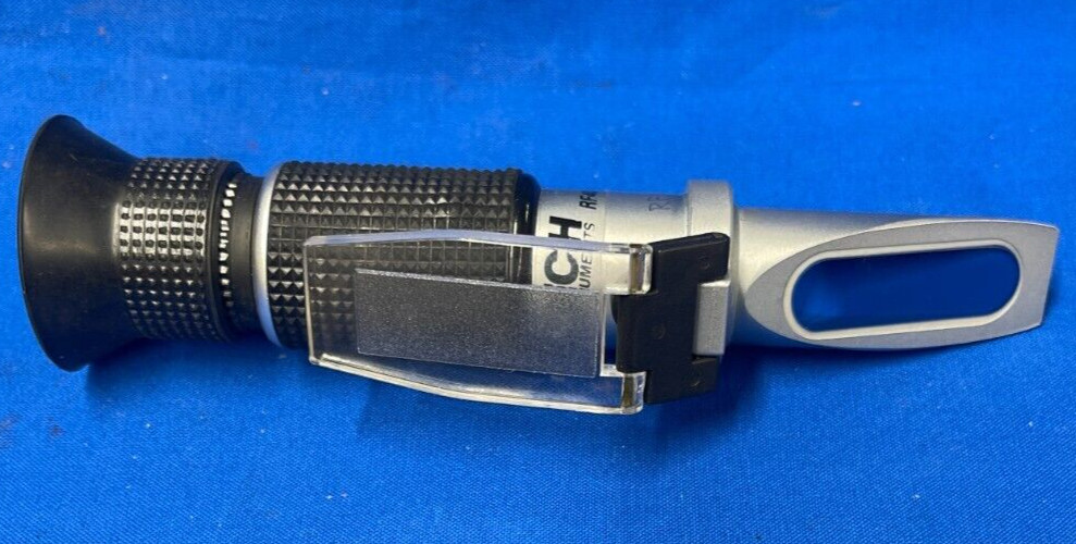 EXTECH PORTABLE REFRACTOMETER RF40 COOLANT/BATTERY ACID