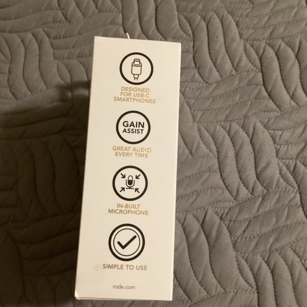 RØDE Wireless Micro USB-C Clip-On Microphone for iPhone/iPad, Black