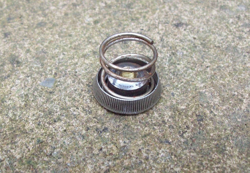 Premier 2000 snare drum tensioning knob and spring
