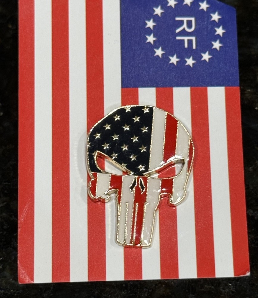 THE PUNISHER Red White Blue Skull Comic Book Button Pin Marvel Comics Superhero