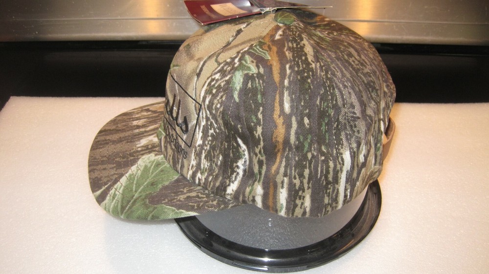 WALLS LEADING THE WAY OUTDOORS REALTREE CAMO PATTERN ADJUSTABLE HAT BALL CAP