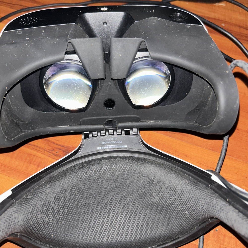 Sony PSVR READ Used Good Condition missing1 ear bud