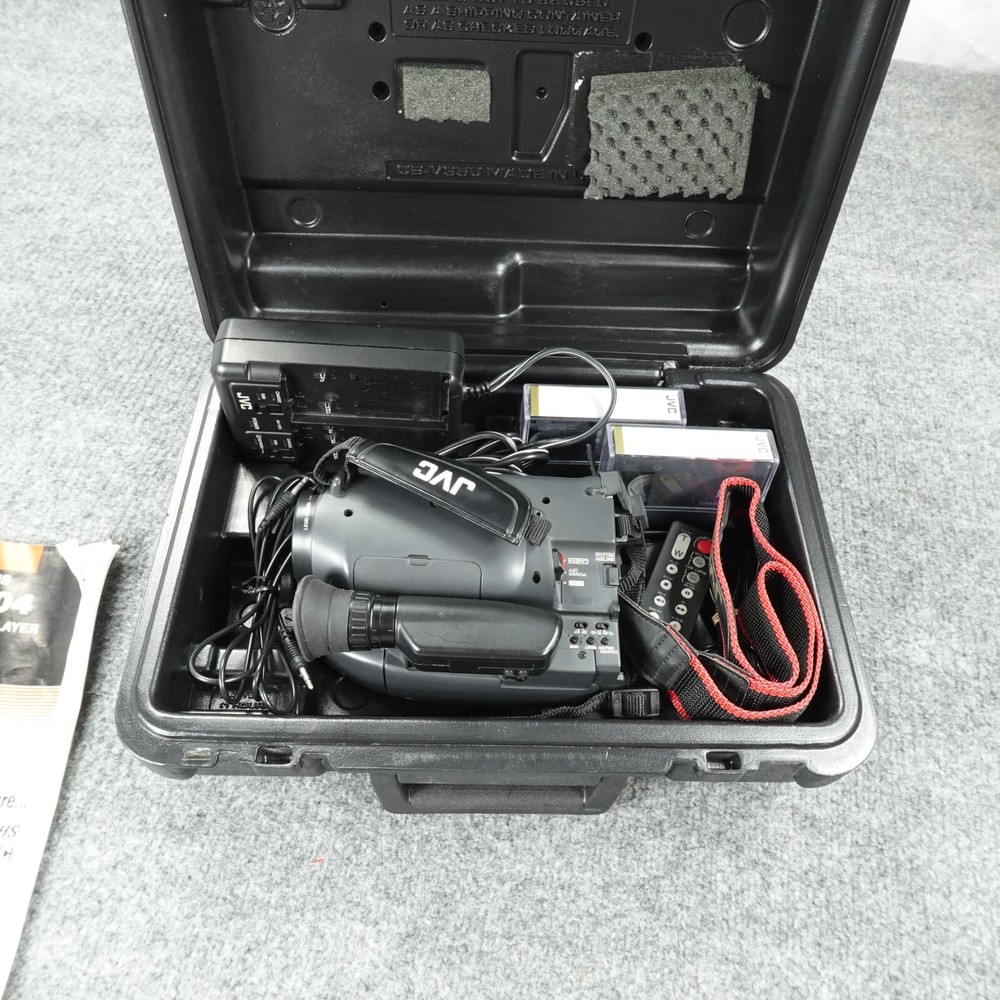 JVC GR-AX404 Camcorder VHS-C Compact Video Bundle W/ Remote Case Tested Japan