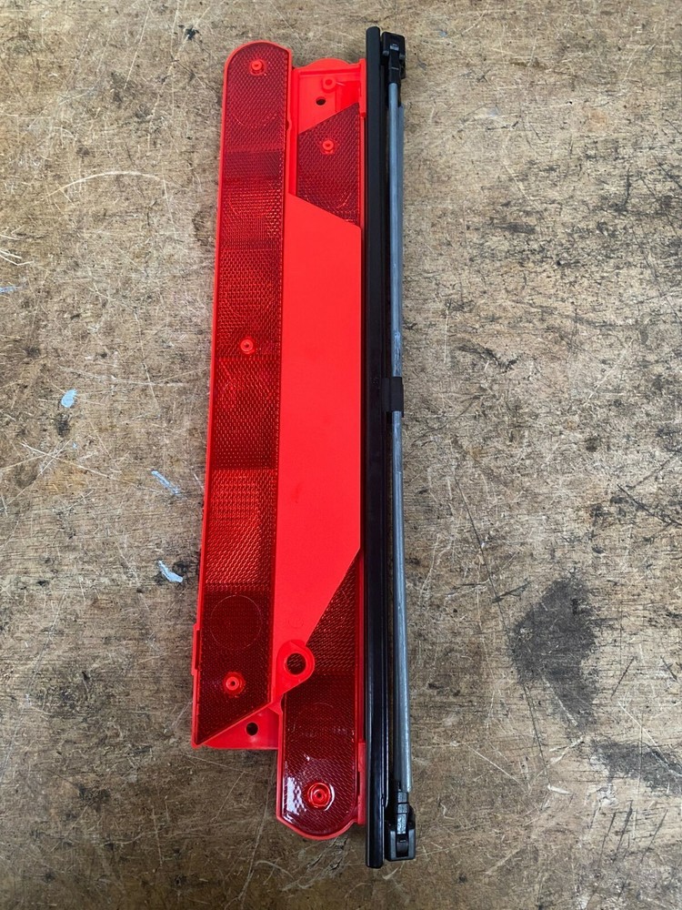 2003 MERCEDES E320 WARNING TRIANGLE A2118900197 C104